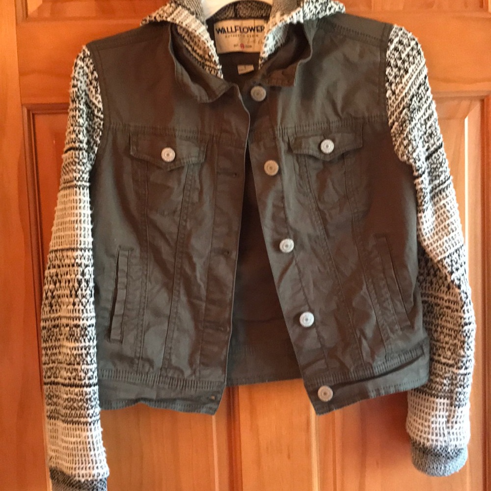 Wallflower juniors khaki jean jacket. Size S. EC